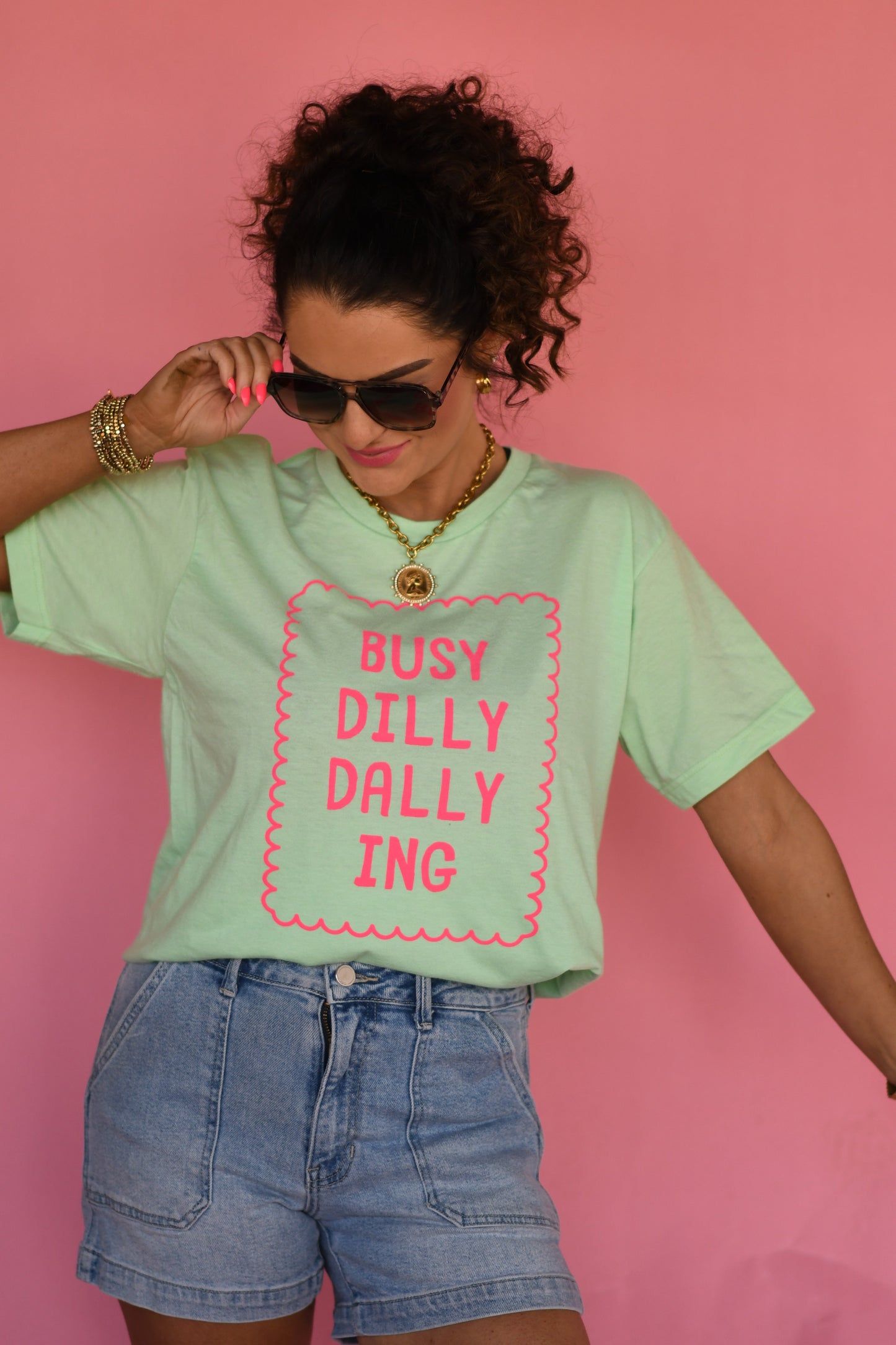 Busy Dilly Dallying Tee. RTS