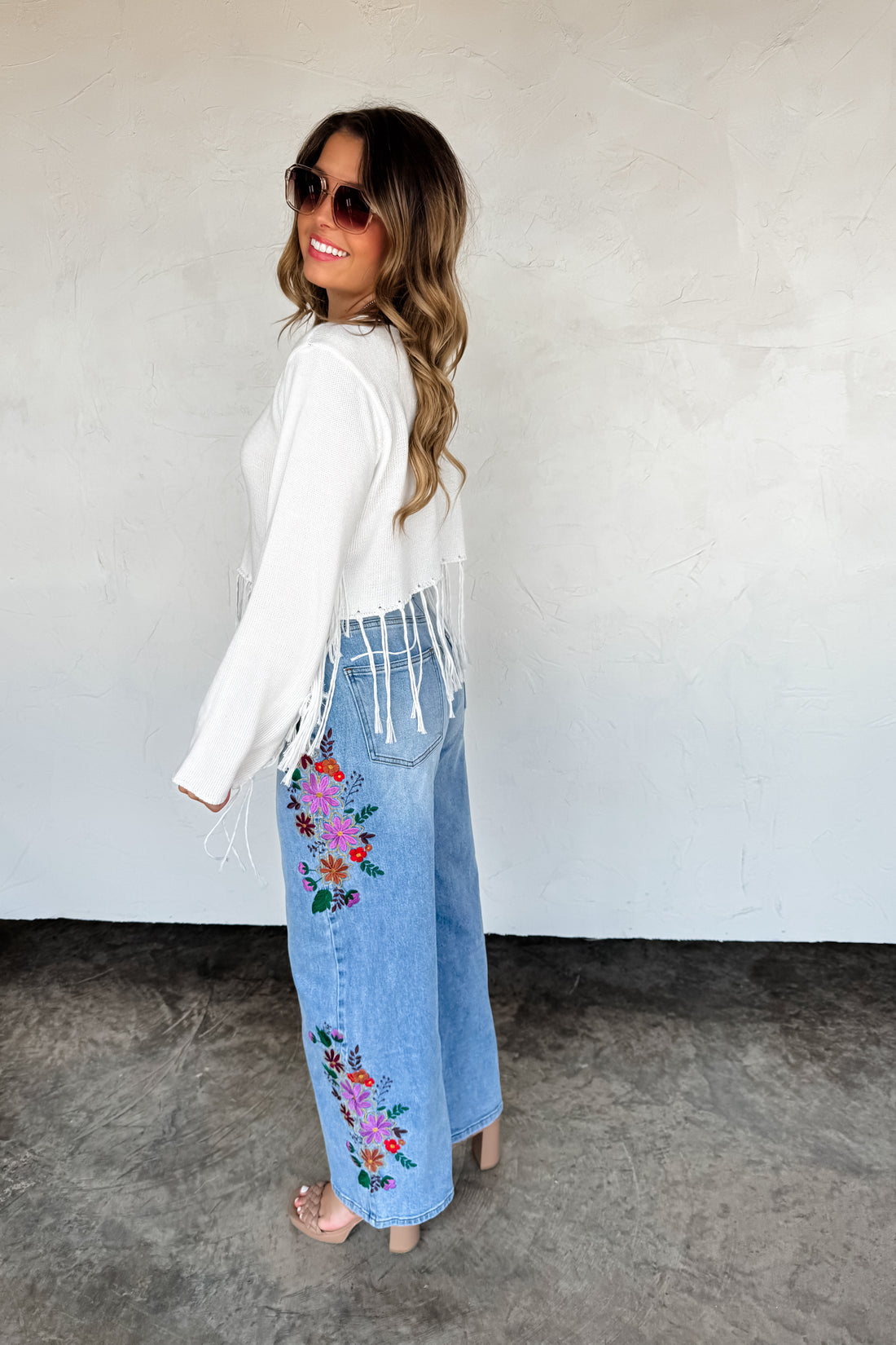 {RESTOCKED} 2ND CUT PREORDER- EVIE FLORAL EMBROIDERED JEANS