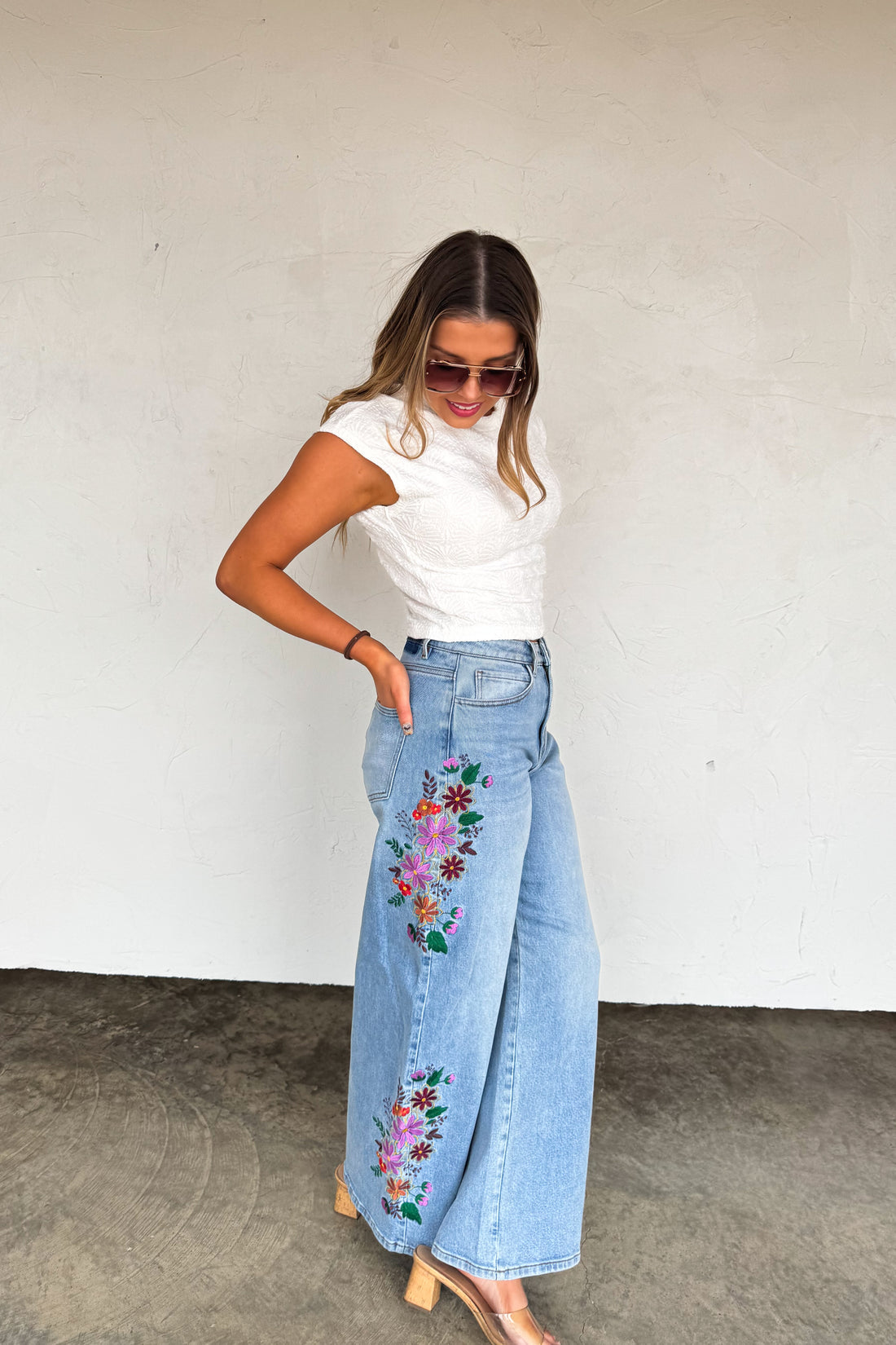 {RESTOCKED} 2ND CUT PREORDER- EVIE FLORAL EMBROIDERED JEANS