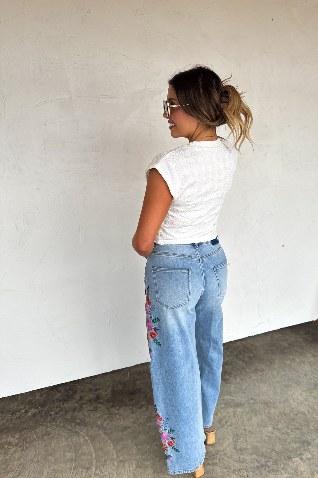 {RESTOCKED} 2ND CUT PREORDER- EVIE FLORAL EMBROIDERED JEANS